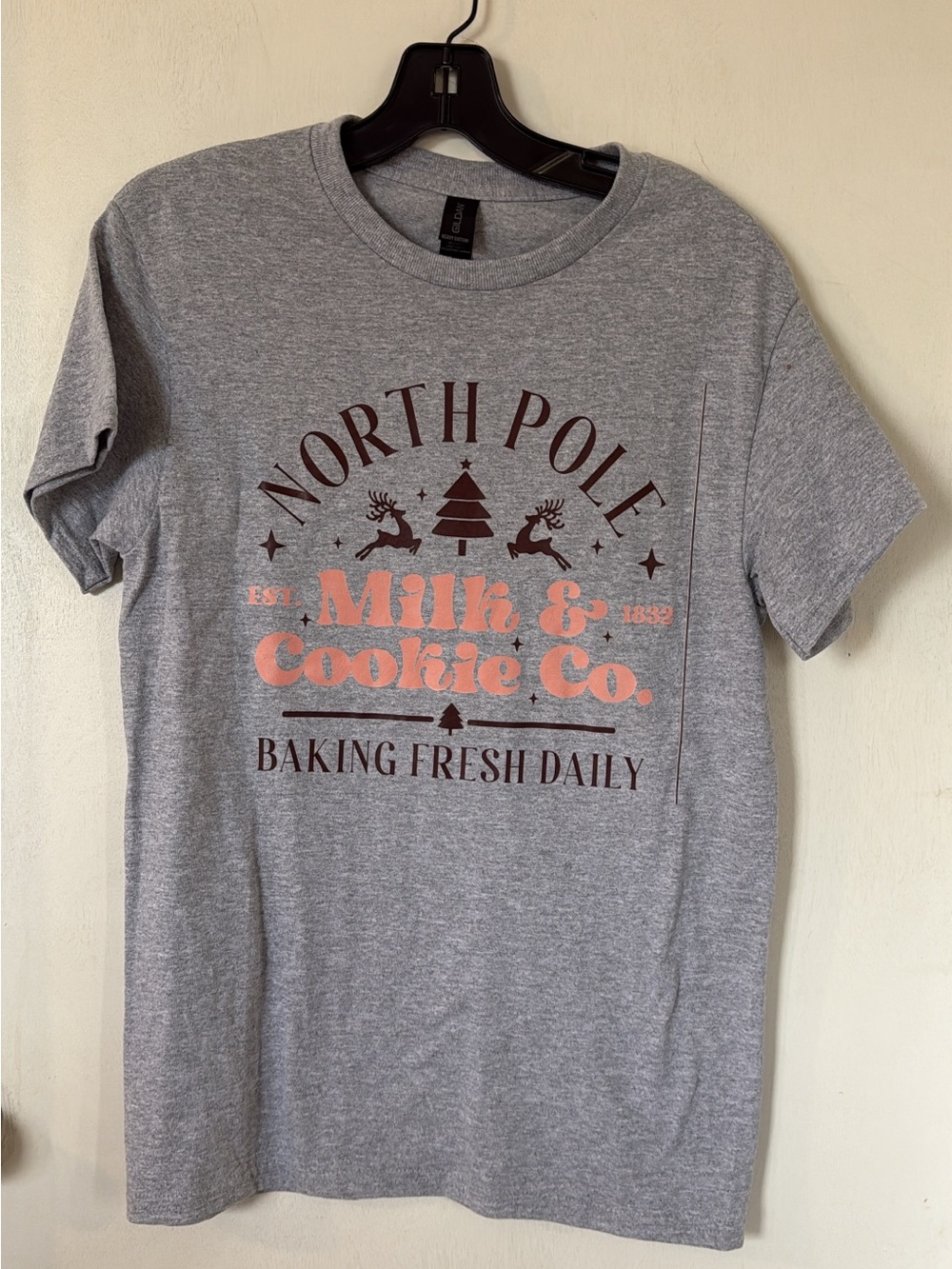 Gildan Gray Short Sleeve Tee with Pink & Brown Holiday Print
